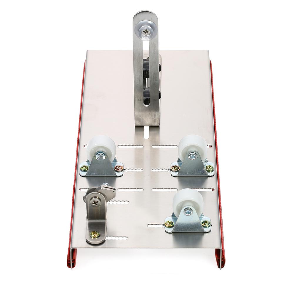 Máy cắt chai thủy tinh chuyên nghiệp gồm một đế, một nẹp lưng, 3 con lăn và một lưỡi dao