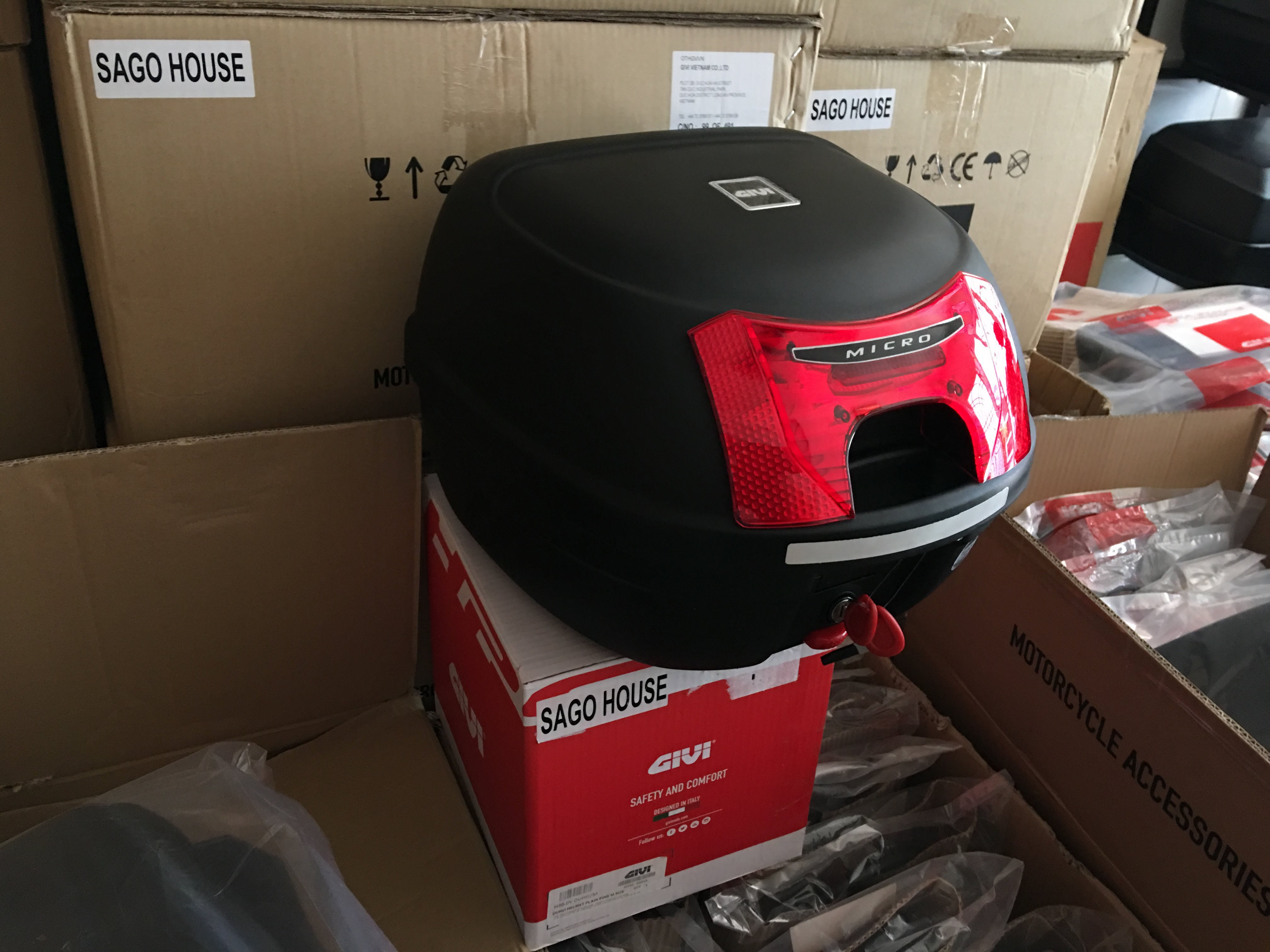 Thùng Givi E26NX, thùng kèm đế, ốc gắn, thùng Givi 26 lit, gắn cho xe máy