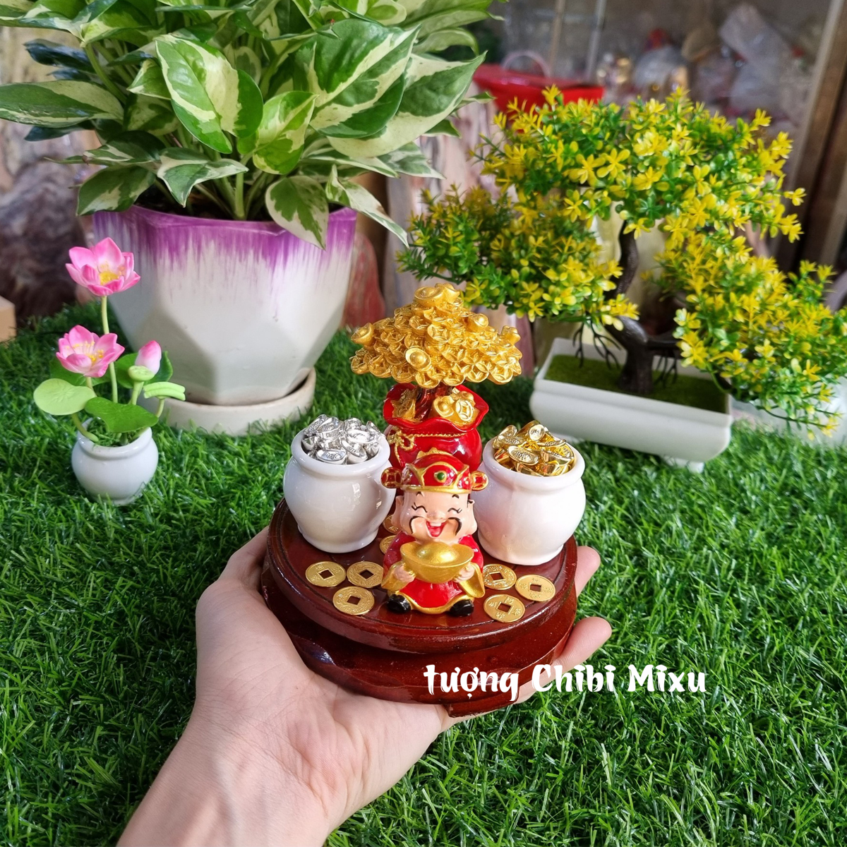 Combo Tài Lộc (Thần Tài 4cm + chum vàng + chum bạc + cây tiền + đế 10cm + 10 xu vàng)