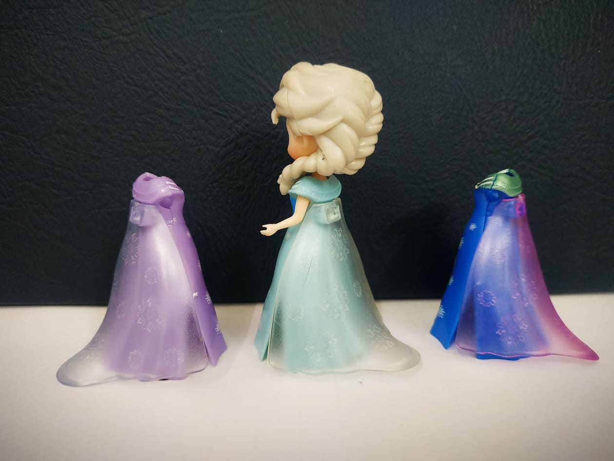 Đồ chơi búp bê thay váy: Set 1 búp bê công chúa Disney cổ tích kèm 3 váy dạ hội thời trang thay đổi