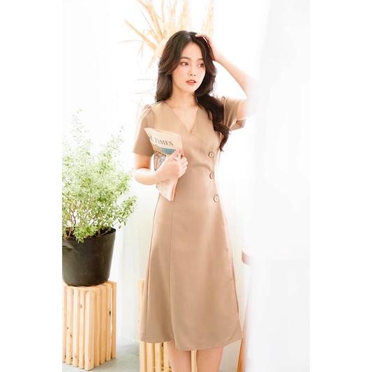Đầm kem cổ V nút dừa