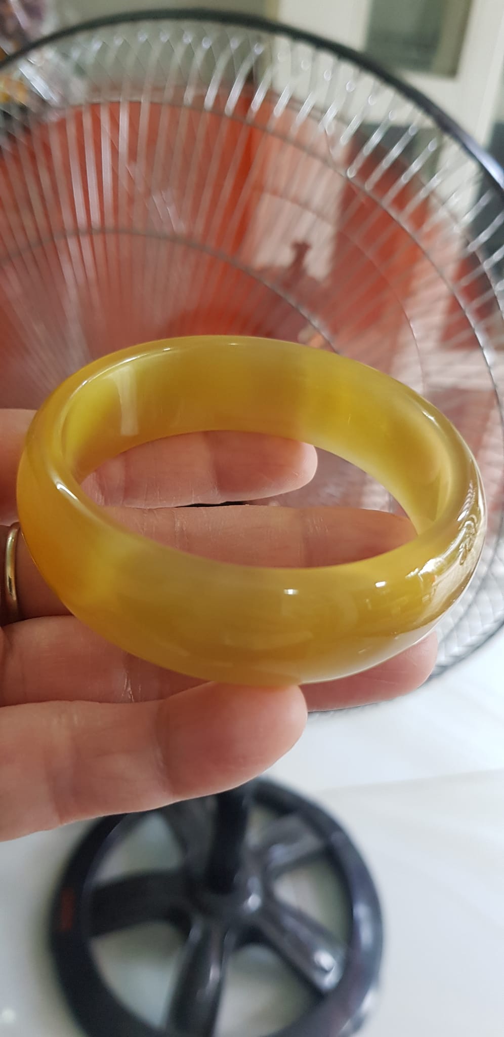 Vòng tay đá mắt mèo Vàng nhẹ Ni 56mm x  Cao 19mm x dầy 7mm Nữ 52kg - 59kg đeo màu nhẹ xinh tươi đẹp rẻ lắm chuẩn hợp nữ mệnh thổ mệnh kim mệnh thuỷ ạ