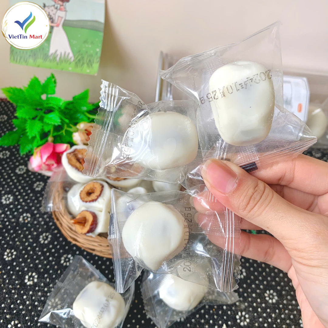 Táo Đỏ Bọc Hạnh Nhân Phủ Sữa Lạc Đà 300g VietTin Mart