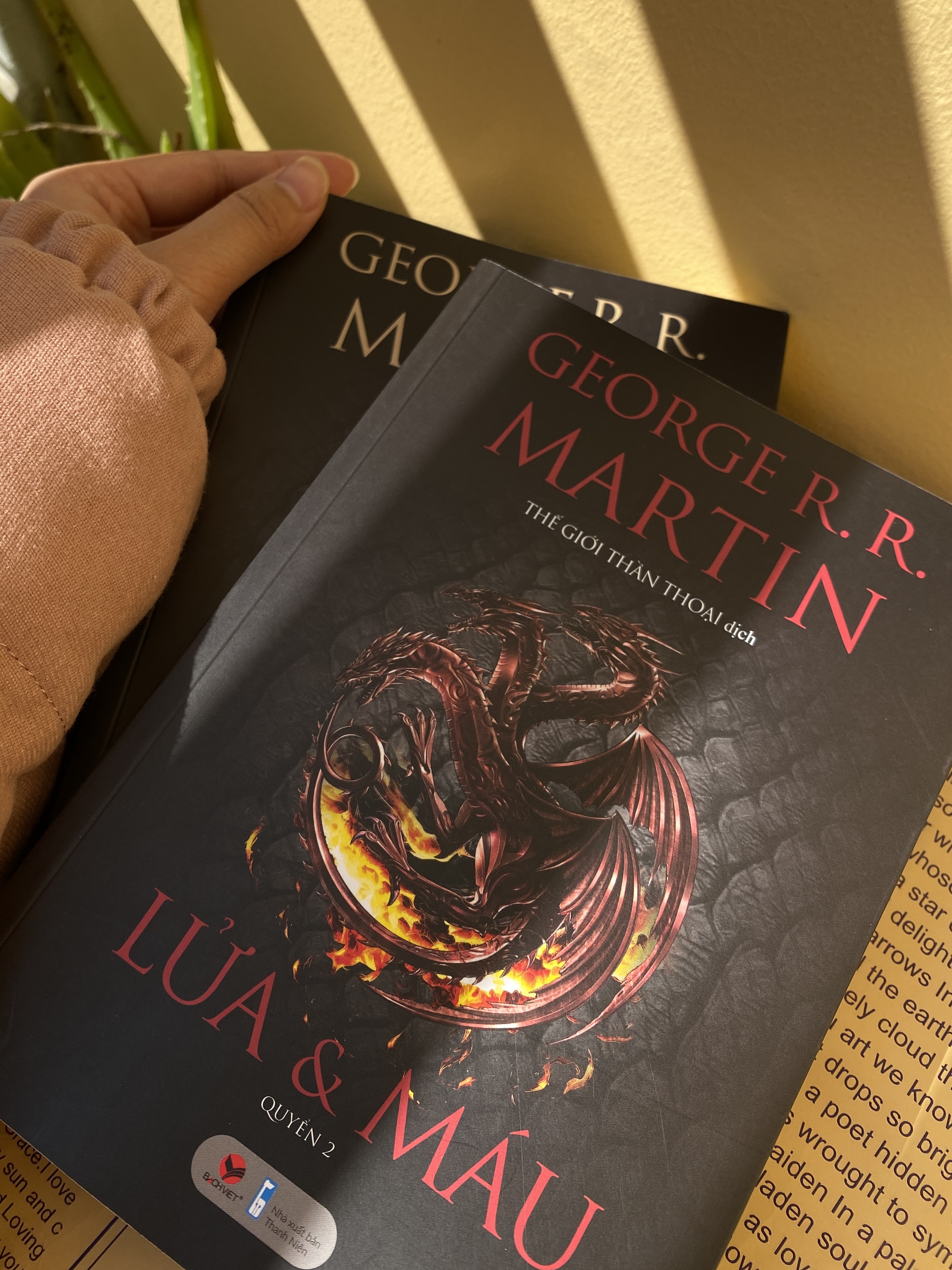 Sách - Lửa và Máu (Bộ 2 tập) - Bách việt