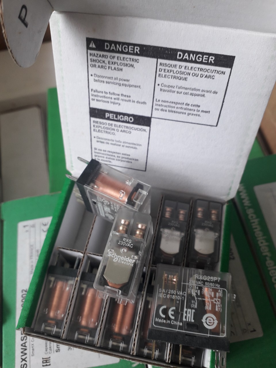 Rơ le RXG25P7 Schneider coil 220VAC - 8 chân 2NO-2NC | Chính hãng |