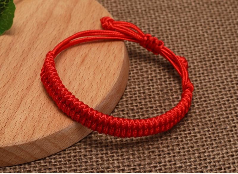 Vòng tay chỉ đỏ may mắn sức khỏe