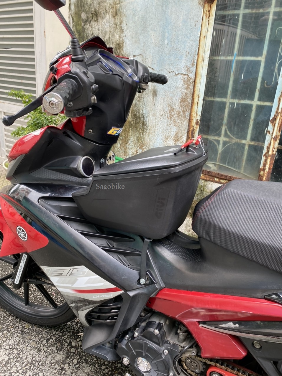 Thùng giữa Exciter 135, thùng Givi G10N kèm bát gắn cho Exciter 2011