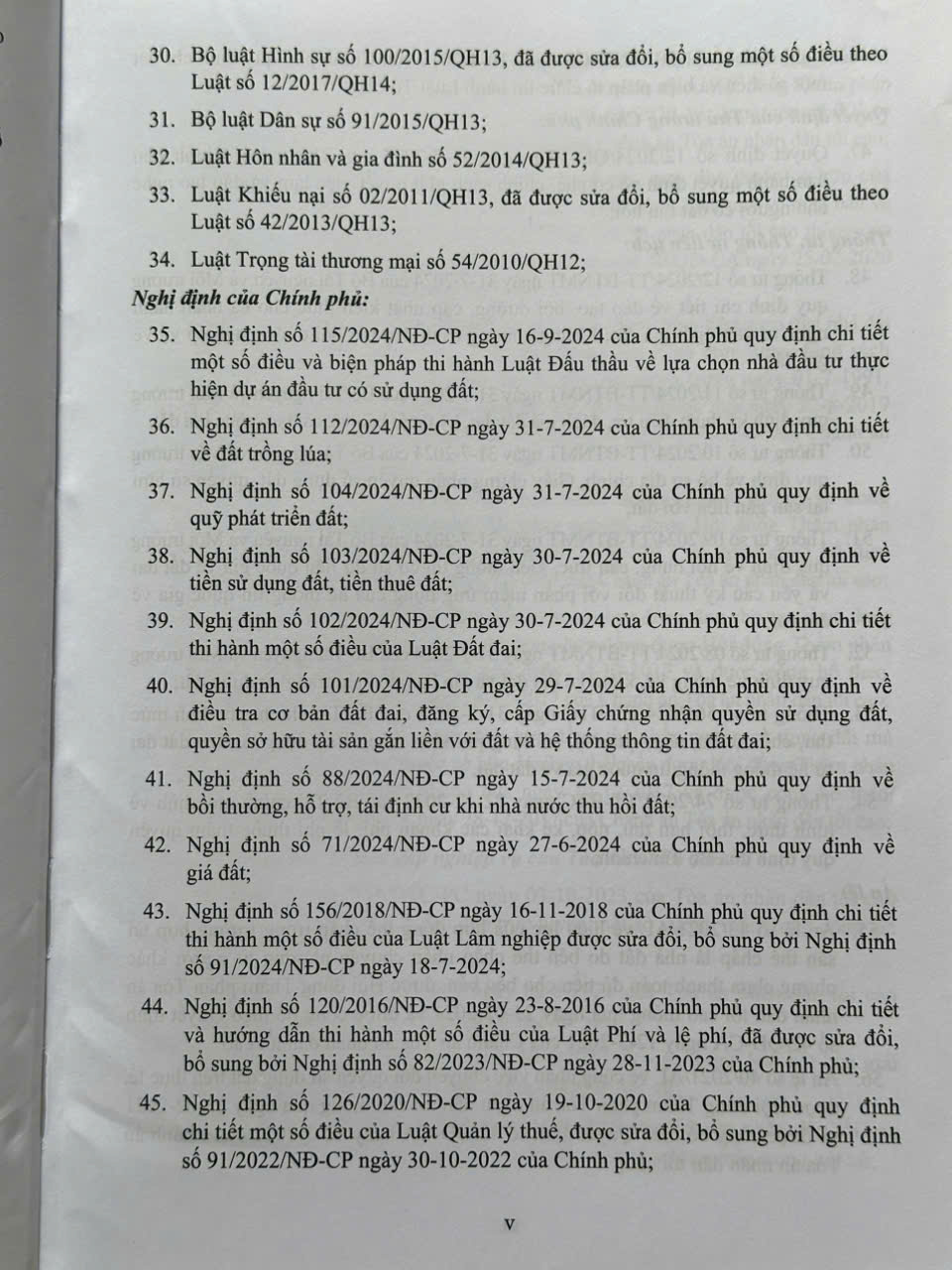 Sách Chỉ Dẫn Tra Cứu Áp Dụng Luật Đất Đai 2024 - ThS. Nguyễn Biên Thùy và ThS. Phạm Thị Hằng (V2434A)