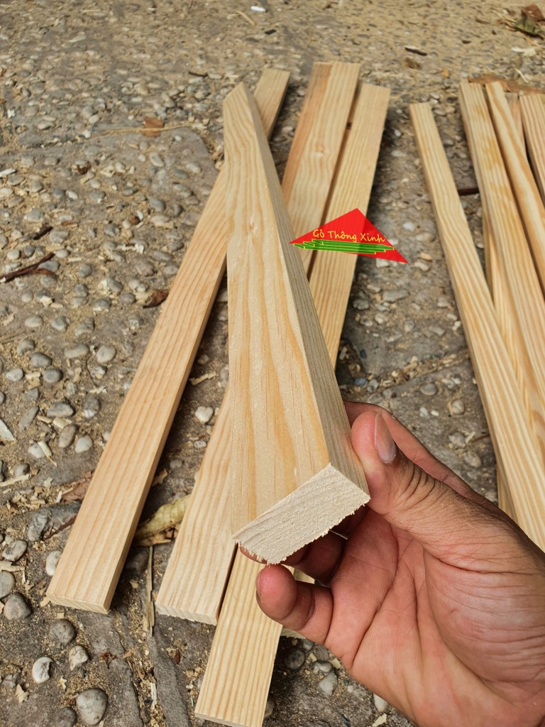 Thanh gỗ thông vuông 2x4cm, dài 80cm bào láng 4 mặt đẹp dùng làm khung sườn, làm xương, trang trí