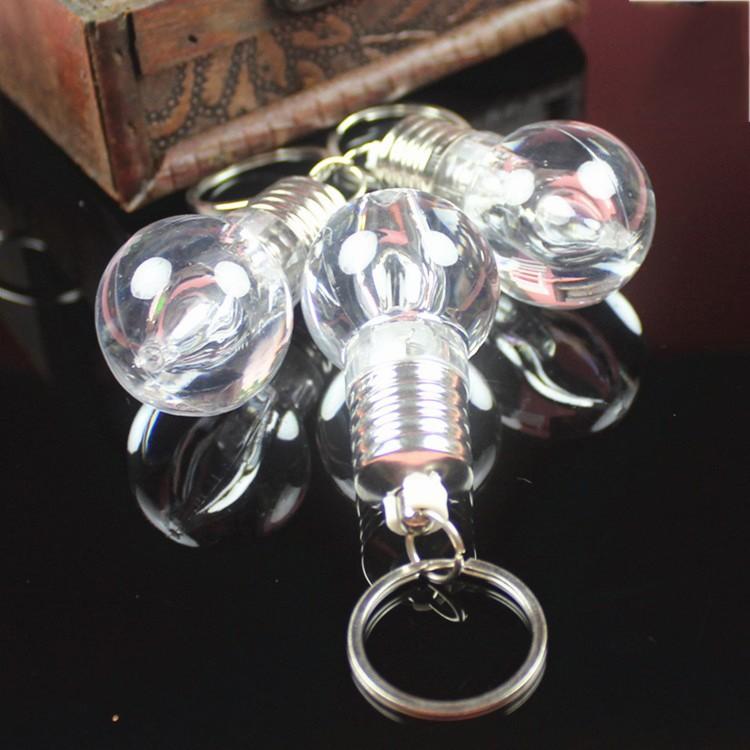 Móc khóa bóng đèn tự đổi mầu đẹp mắt Duashop