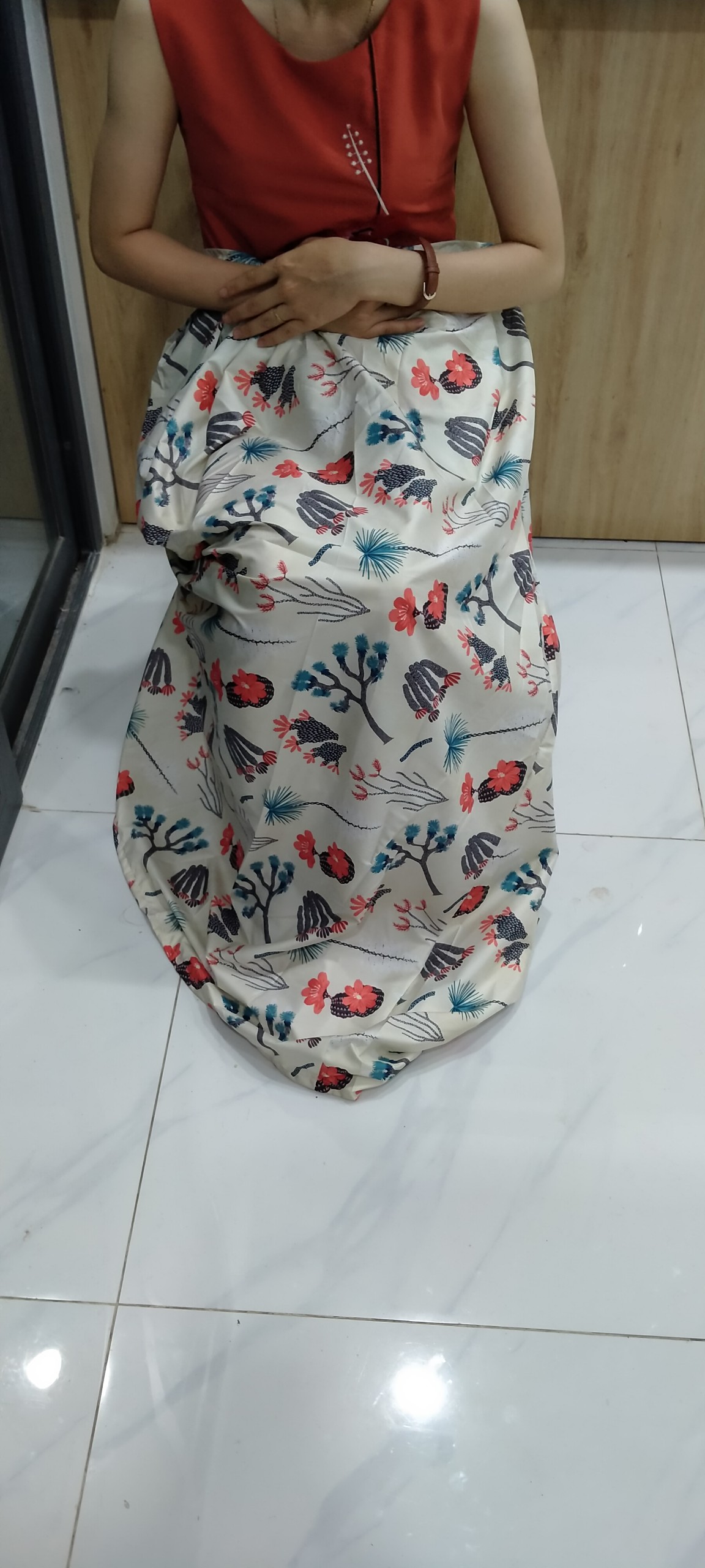 Ghế xông hơi vùng kín sau sinh xông hơi bà đẻ bằng gỗ thông cao cấp cùng Váy xông giữ nhiệt và Thảo dược xông hơi vùng kín