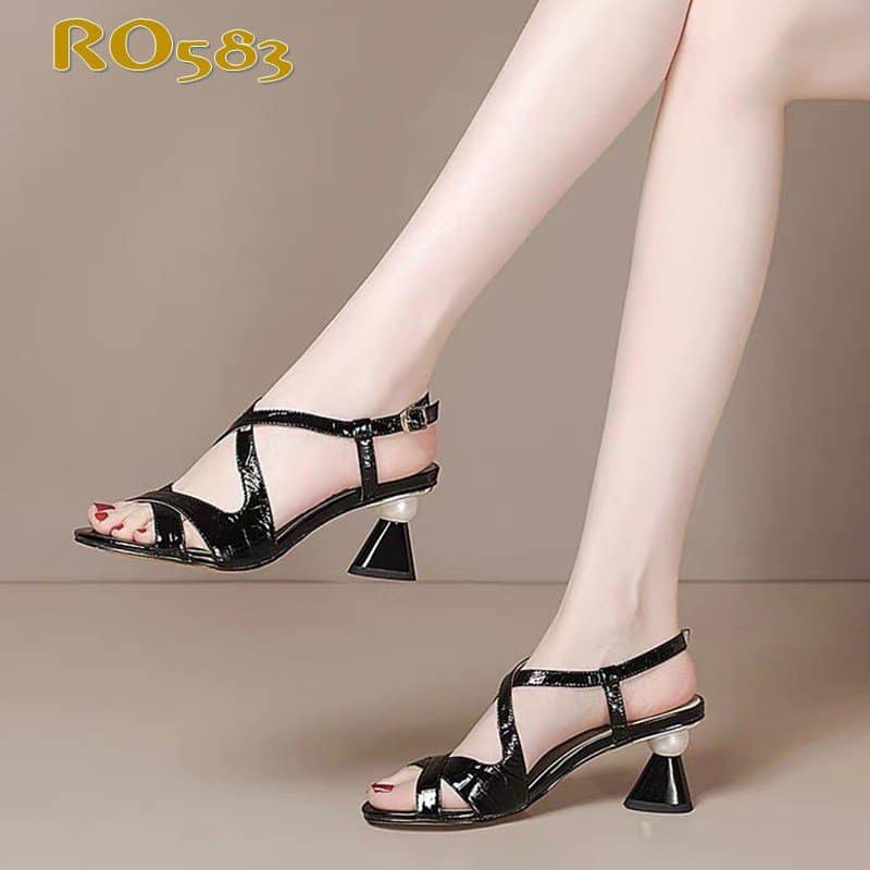 Giày sandal nữ cao gót đế cao 5 phân hàng hiệu rosata màu đen hở mũi ro583