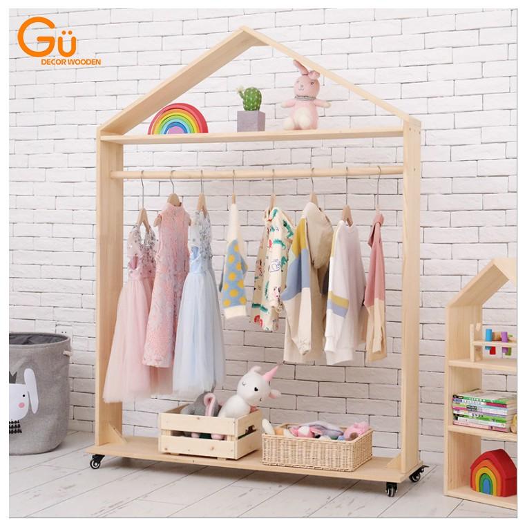 Kệ gỗ treo đồ Kệ treo quần áo shop trẻ em  giá treo quần áo có bánh xe trang trí shop thời trang