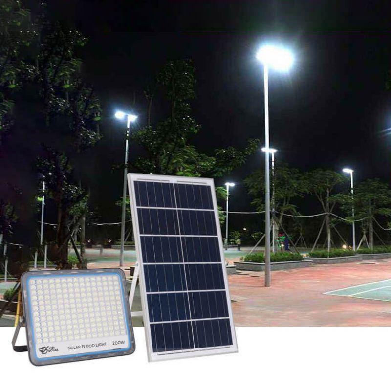 Đèn năng lượng mặt trời chống lóa vs 200 dùng tấm pin mono