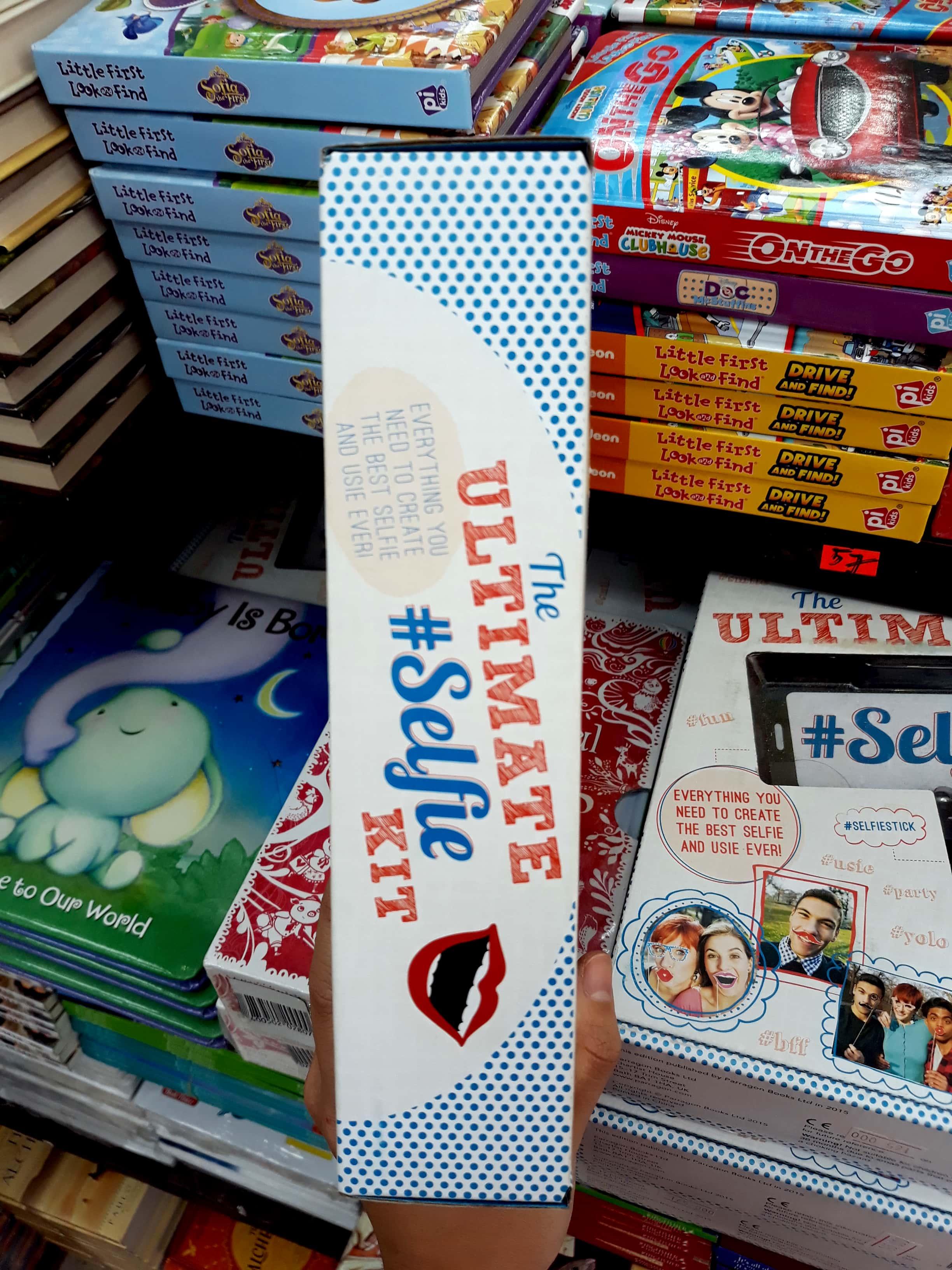 Sách ngoại văn: The Ultimate Selfie Kit