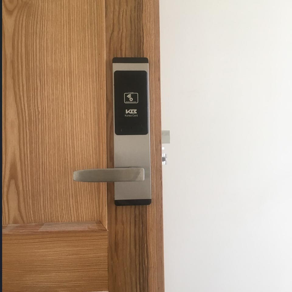 Khóa thẻ từ ELI-811 Dùng cho khách sạn