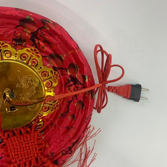 Lồng đèn đỏ có đèn trang trí tết