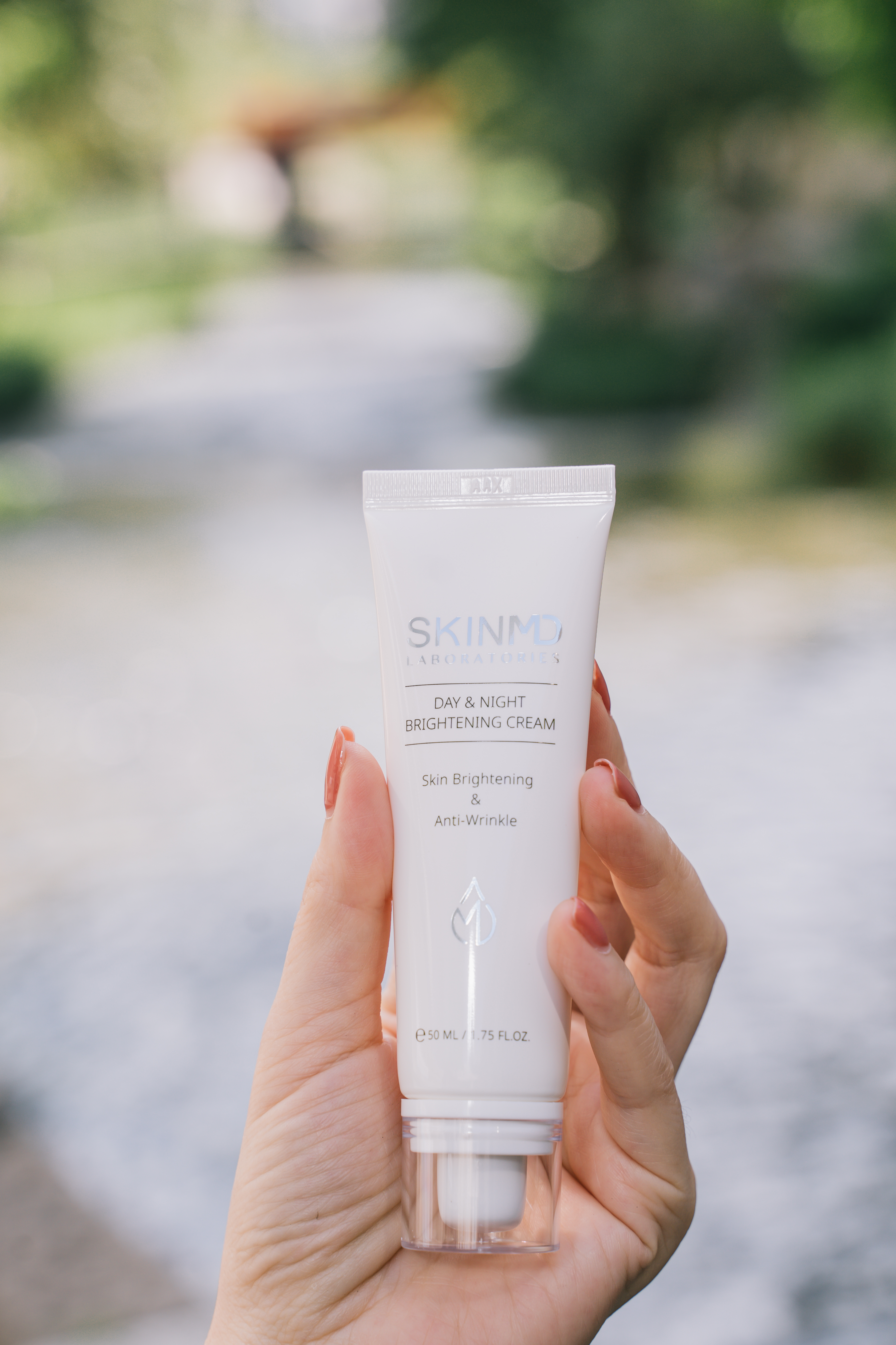 Kem Dưỡng Trắng Da Skinmd Day & Night Brightening Cream 50ml