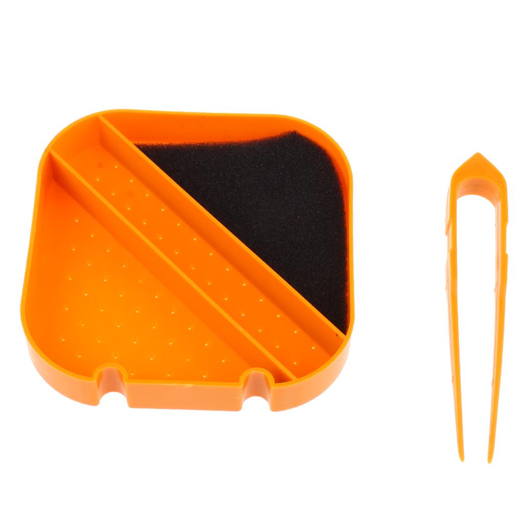 Plastic Live Earthworm Fishing Tackle Box Bait Lure Container Storage Case L