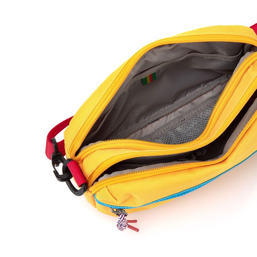Túi đeo vai Blake AMERICAN TOURISTER - MỸ: Hai ngăn chính đa năng Ngăn trước dễ truy cập,Vải và khóa kéo chống thấm nước