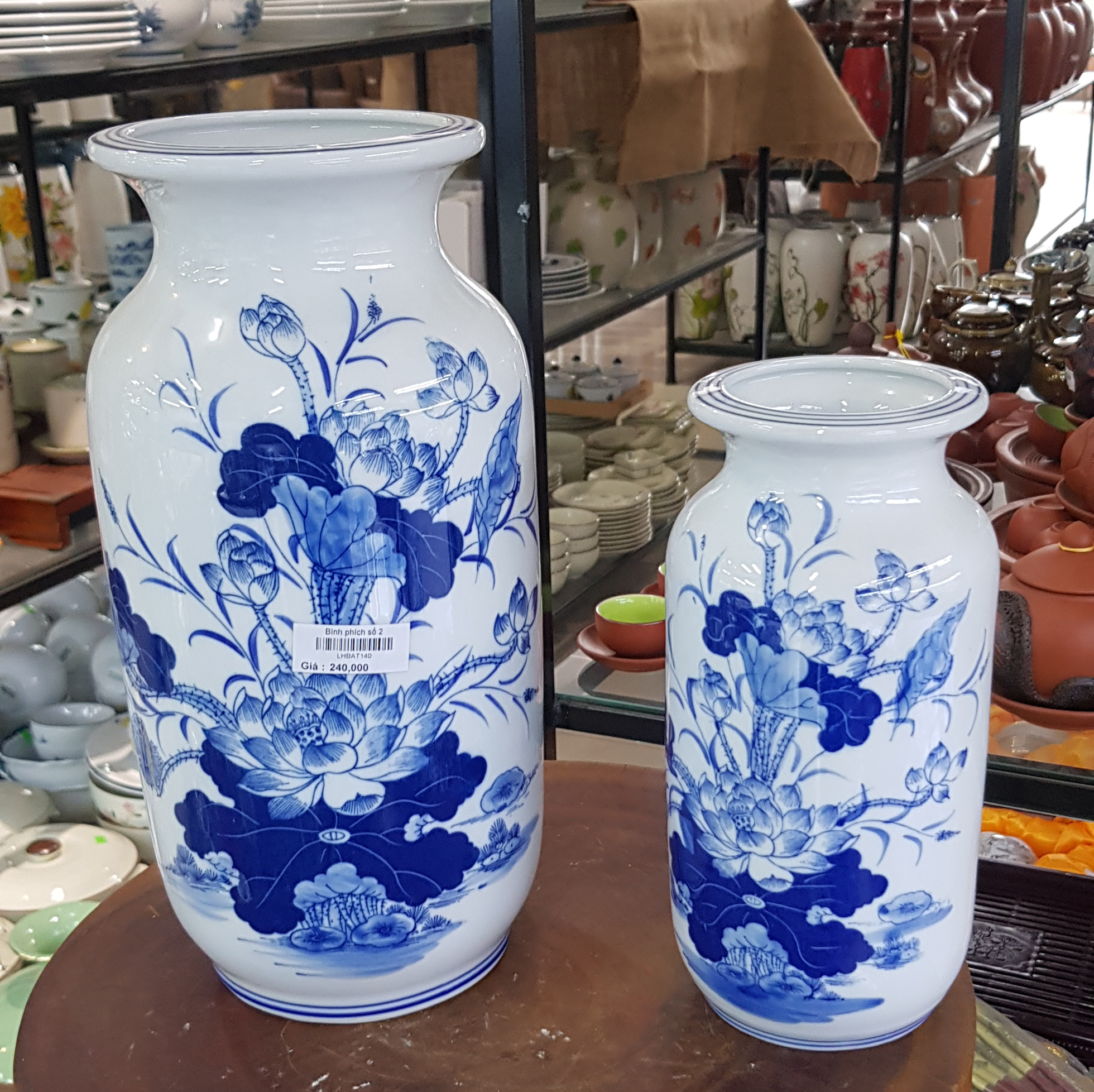 Lọ boa, bình bông men lam xanh vẽ sen cắm hoa thờ cúng - Gốm Bát Tràng