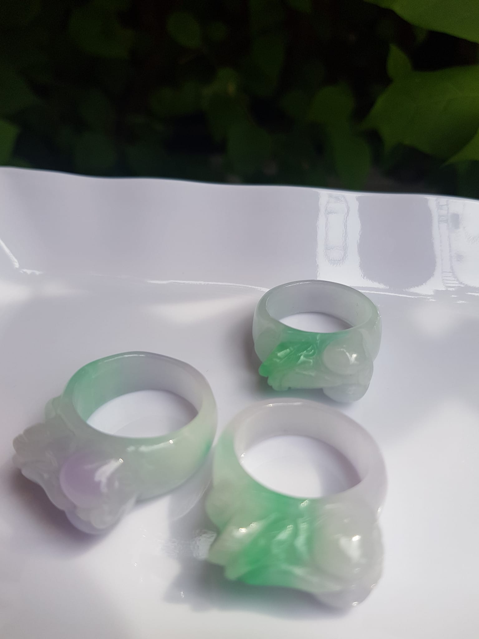 Chiếc Nhẫn Tỳ Hưu Hút Tài Ni 20mm Đá Cẩm Thạch Tự Nhiên Màu Tím Nhẹ Trắng Xanh Ngọc Bóng Đẹp Size Nhẫn đk 20mm x bản 11mm ạ
