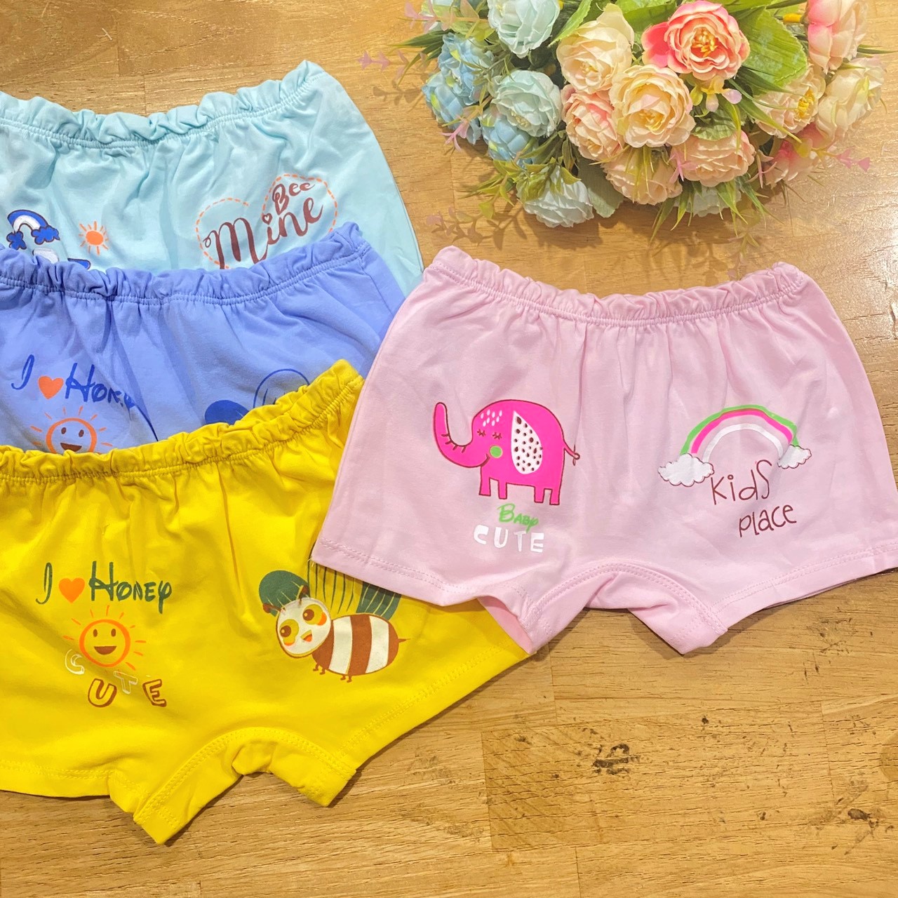 Combo 4 Quần Chip Đùi Màu Cho Bé Gái T - Tomtombaby Size 3 - 5 Cho Bé 10 - 16Kg Chất Vải Thun Cotton 4 Chiều 100, Mềm, Mịn, Thoáng Mát, Co Giãn 4 Chiều Quần Chip Bé Gái Quần Đùi Bé Gái - Size 3 10 - 12Kg