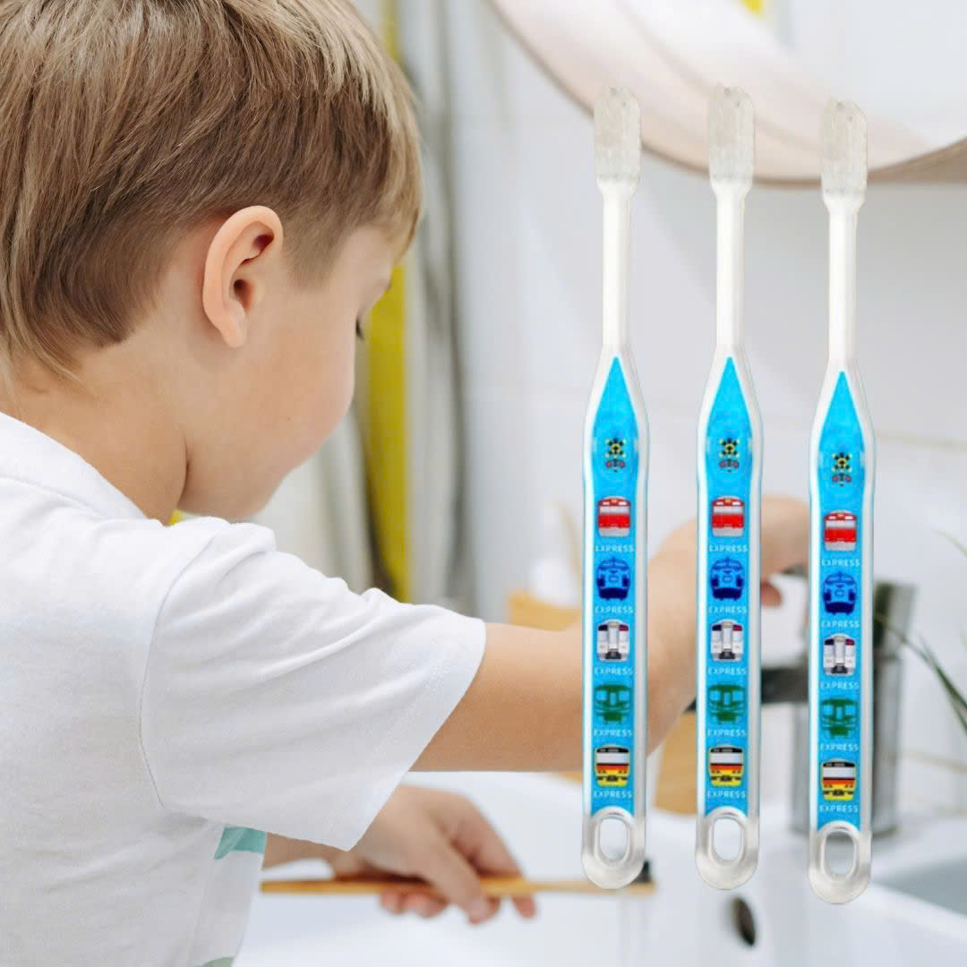 Set 2 Cây Bàn Chải Đánh Răng Cho Bé Từ 04~09 Tuổi Màu Xanh Xe Lửa RDK– 283D