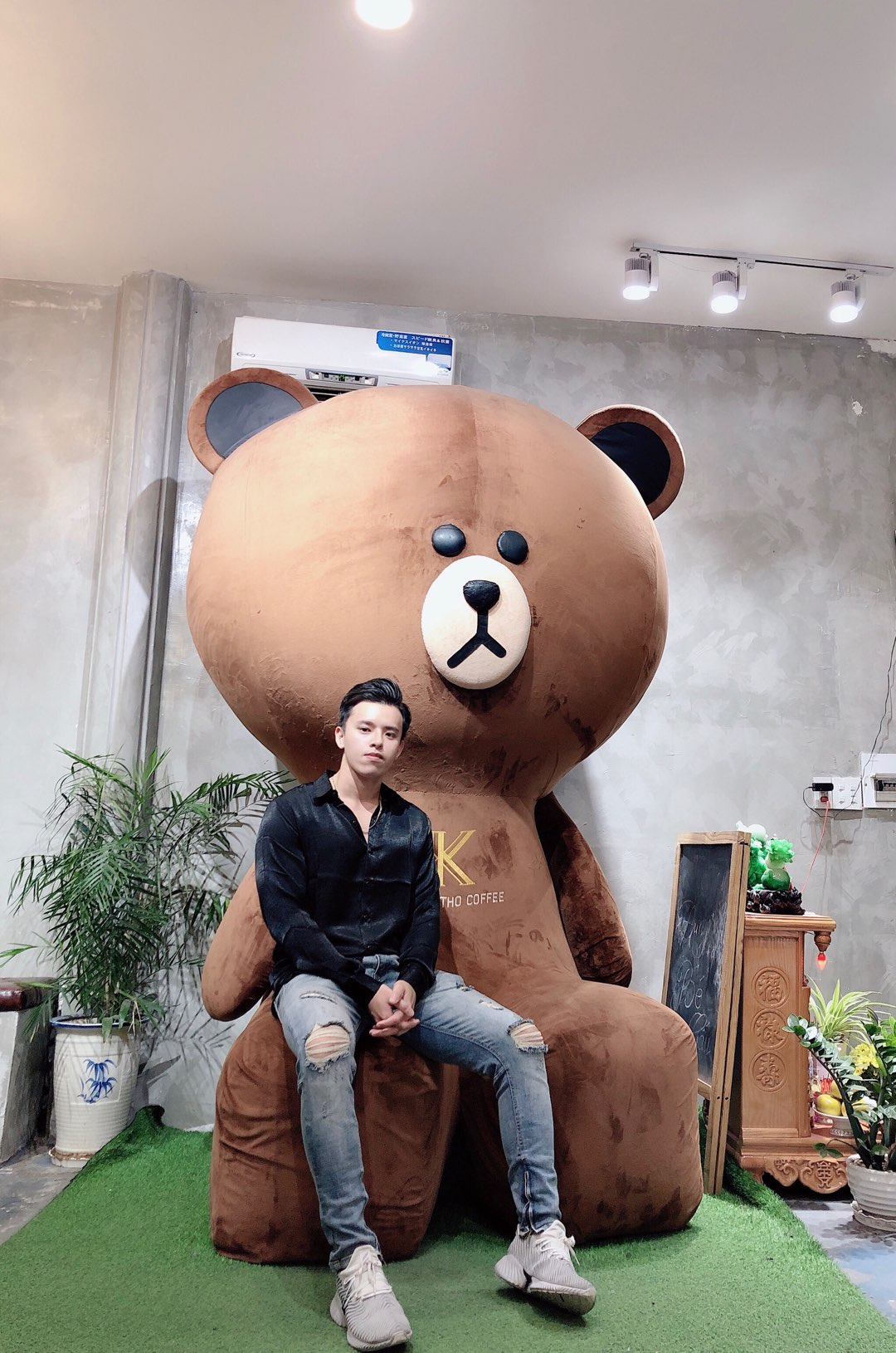 Áo sơ mi nam đen trơn dài tay form rộng họa tiết