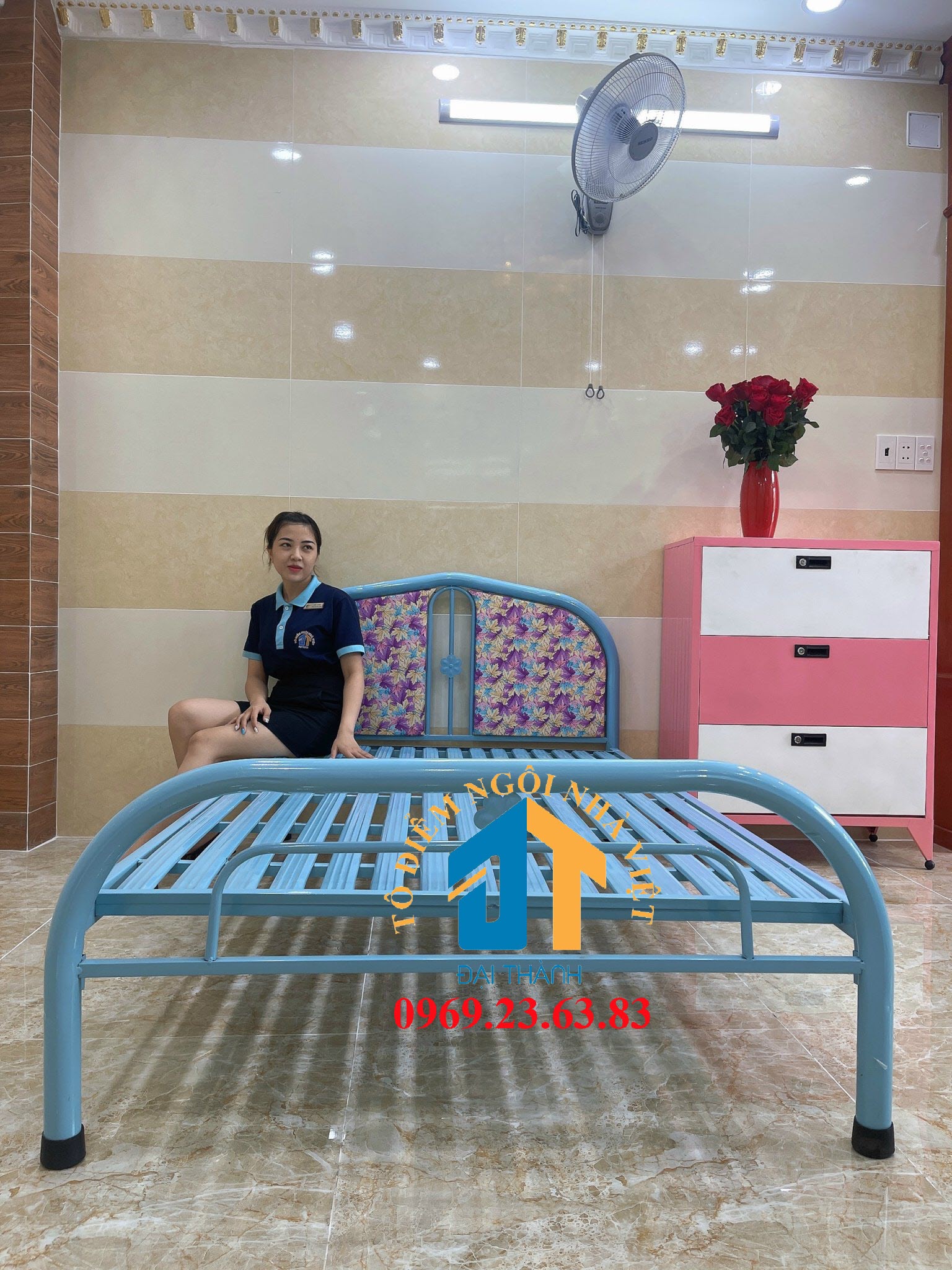 Giường sắt cao cấp màu xanh