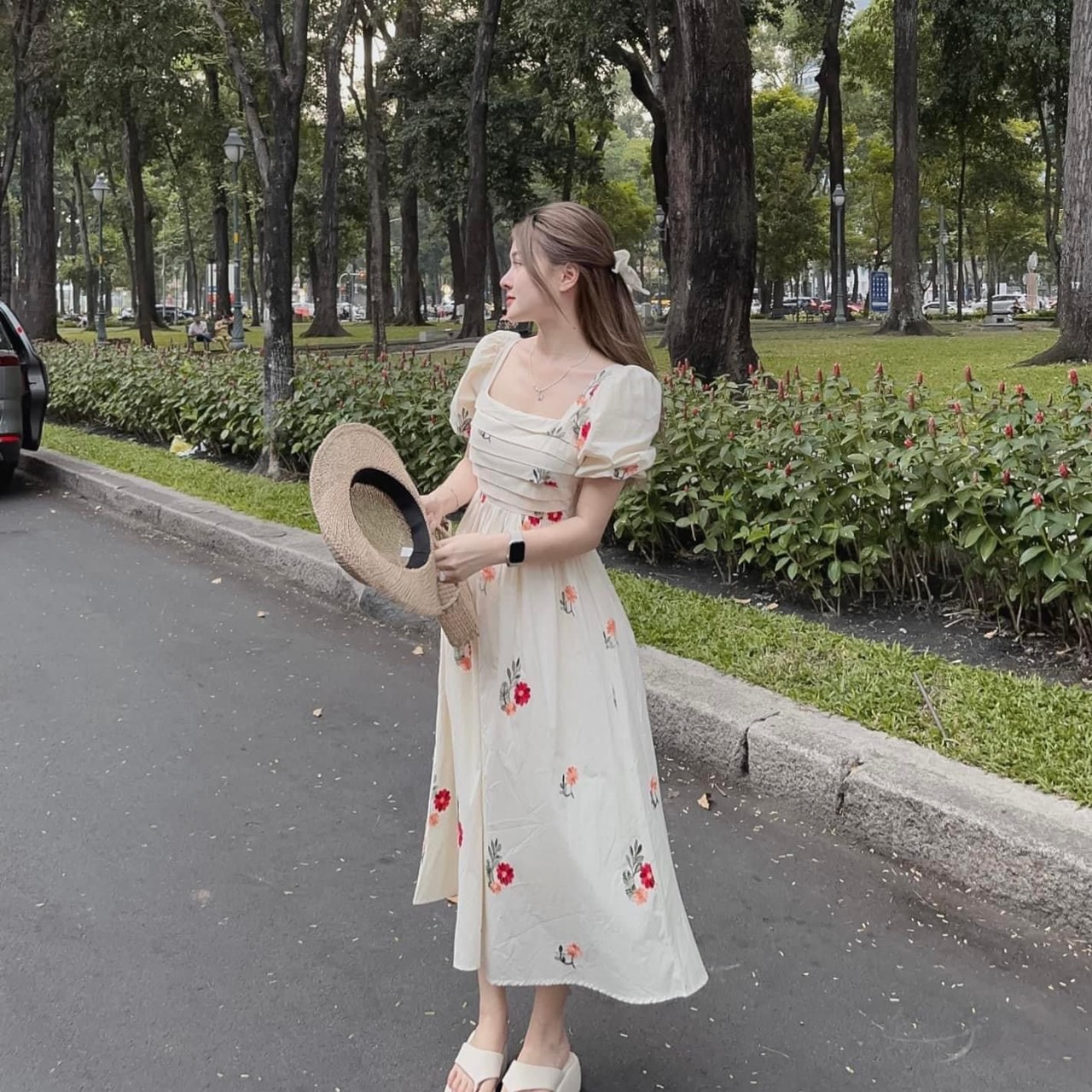Vây maxi hoa cổ vuông xếp ly ngực