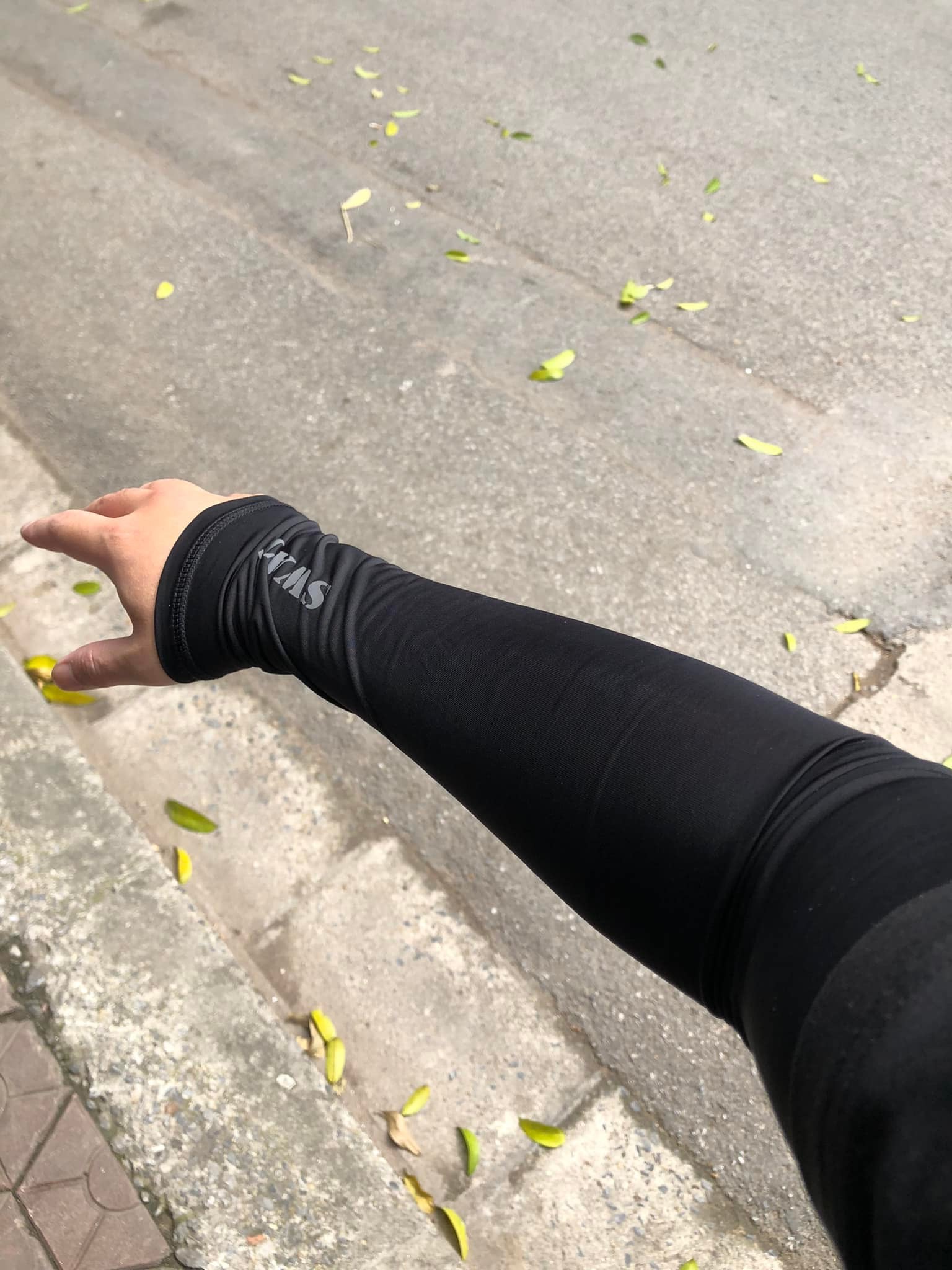 Găng tay chống nắng SWAT hàng tốt, chất thun mát co giãn 4 chiều chống xổ lông