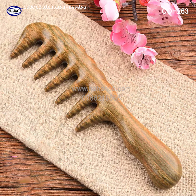 Lược gỗ thơm Bách Xanh răng thưa MÁT XA đa năng Chải tóc xoăn, rối, xù - Massage đầu giúp lưu thông máu đả thông kinh mạch, giảm nguy cơ đau đầu chóng mặt khi ngồi làm việc lâu - HAHANCO