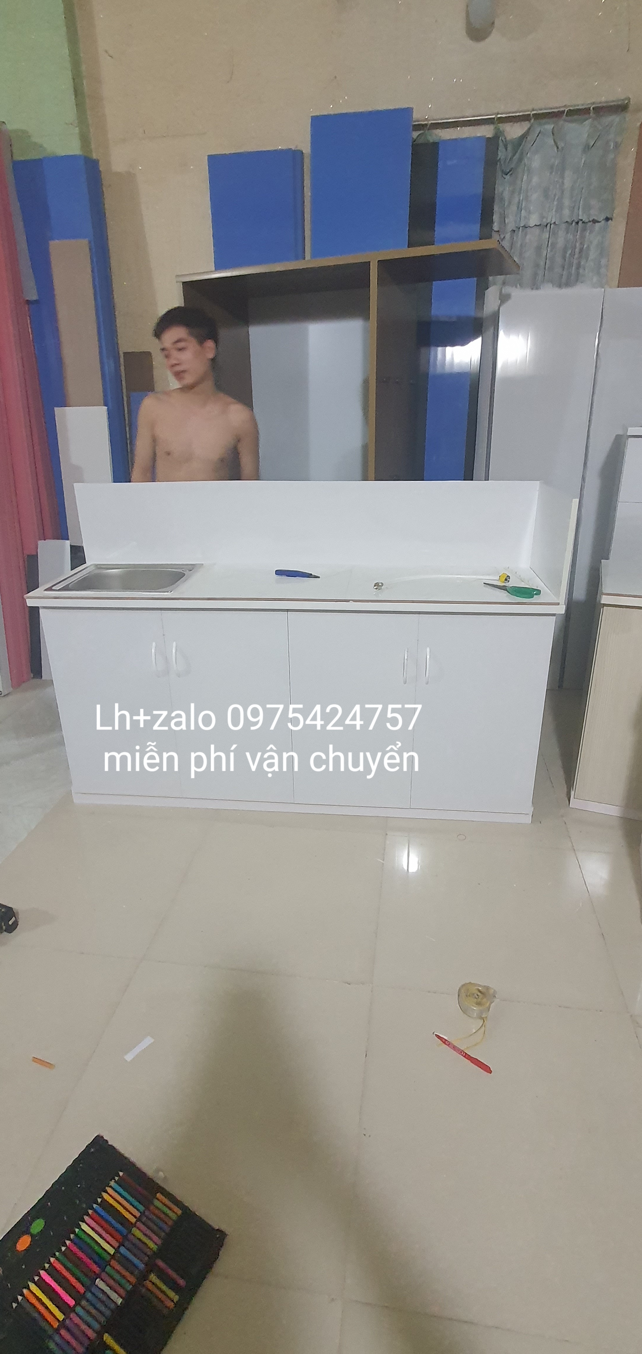 Tủ bếp sẵn bồn mặt gạch nhựa đài loan