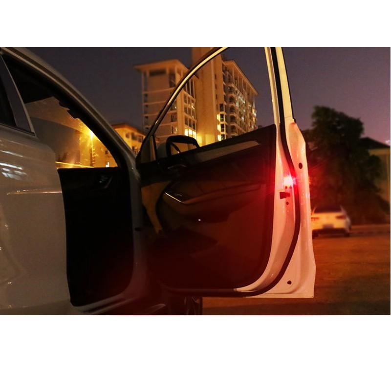 Đèn LED đỏ cảnh báo an toàn cho bạn và người đi đường khi mở cửa xe ô tô 667