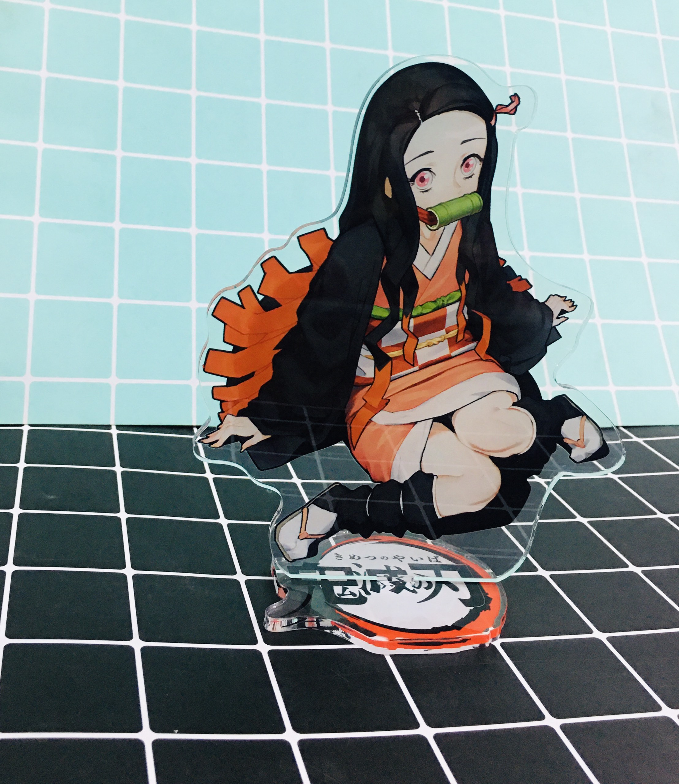 Standee tượng mica trong Kimetsu no Yaiba