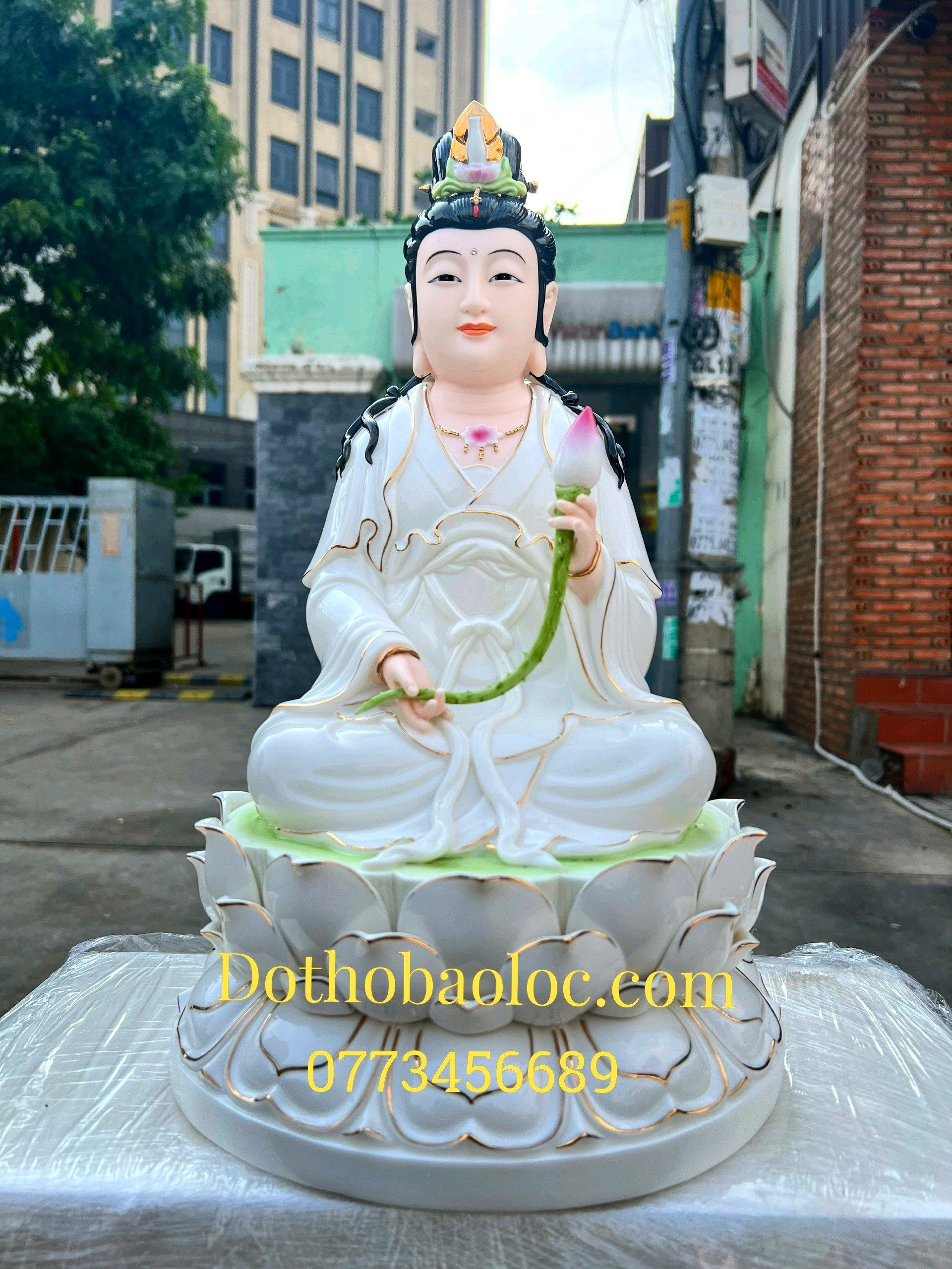 Tượng Phật Đại Thế Chí cao cấp bằng sứ đế trắng cao 40cm