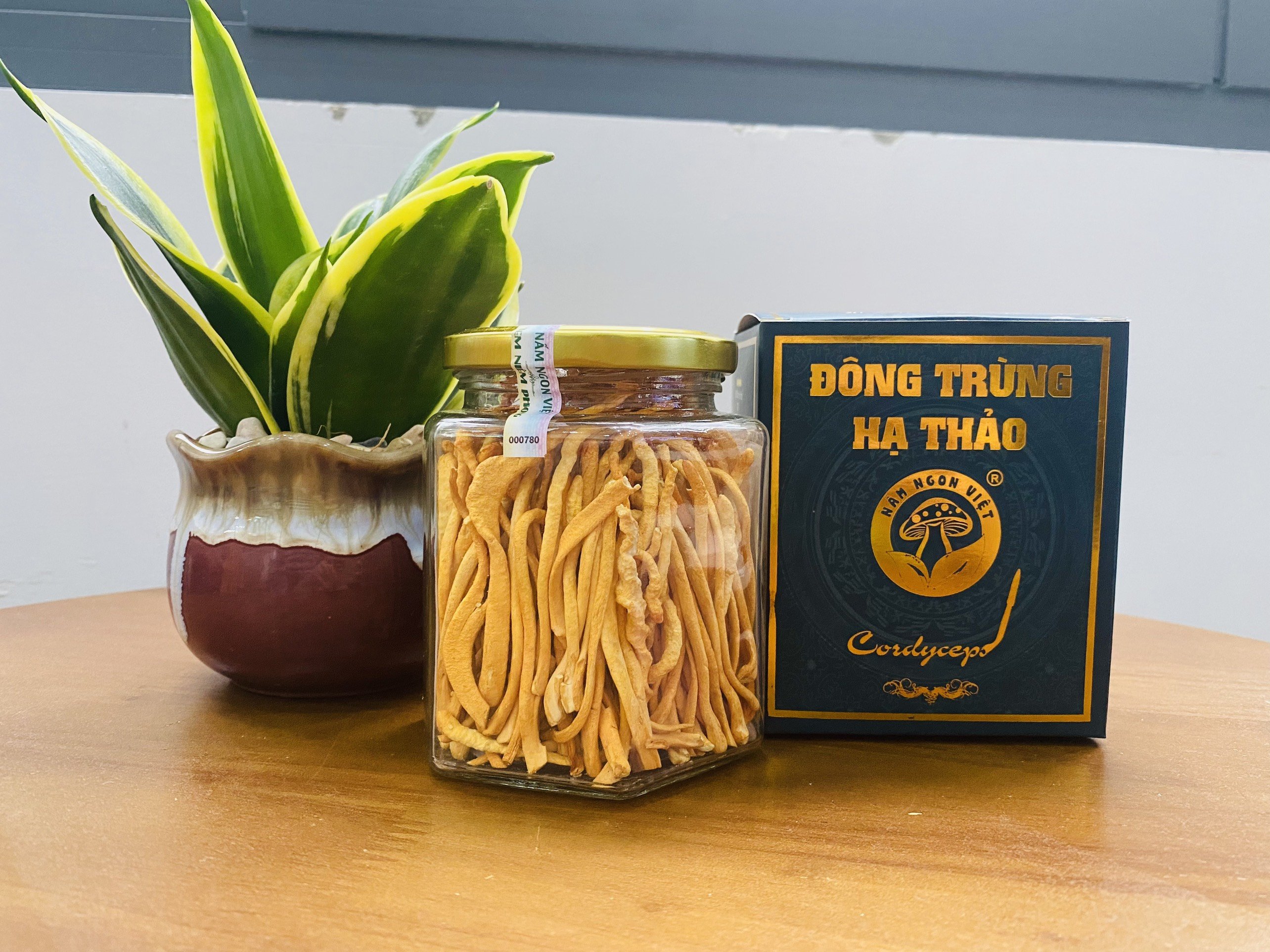 ĐÔNG TRÙNG HẠ THẢO SẤY THĂNG HOA CAO CẤP- Nấm Ngon Việt- 20G