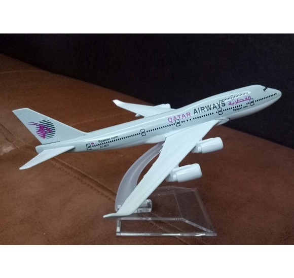 Mô hình máy bay tĩnh B747 Qatar Airways 16cm