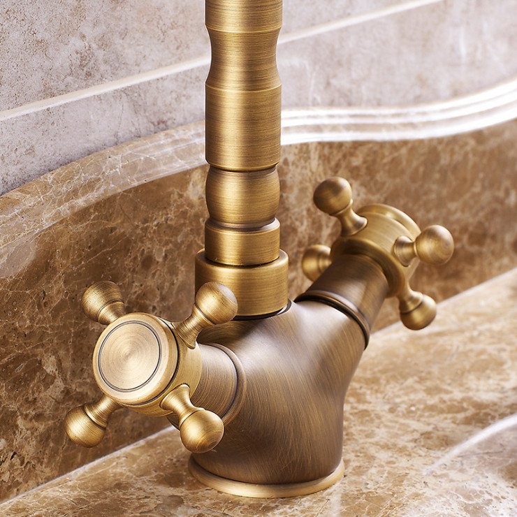 Vòi Lavabo nóng lạnh Tân Cổ Điển chân thấp - Hợp kim đồng thau + 2 dây cấp