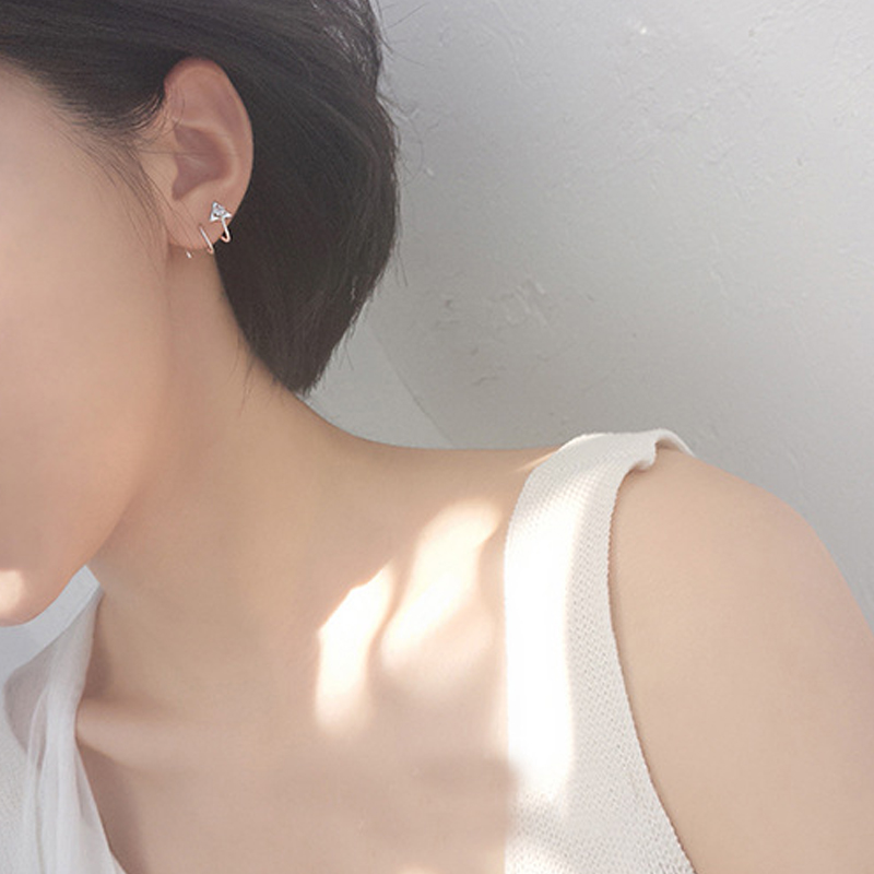 Bông tai lò xo khuyên tai tam giác đính đá long lanh