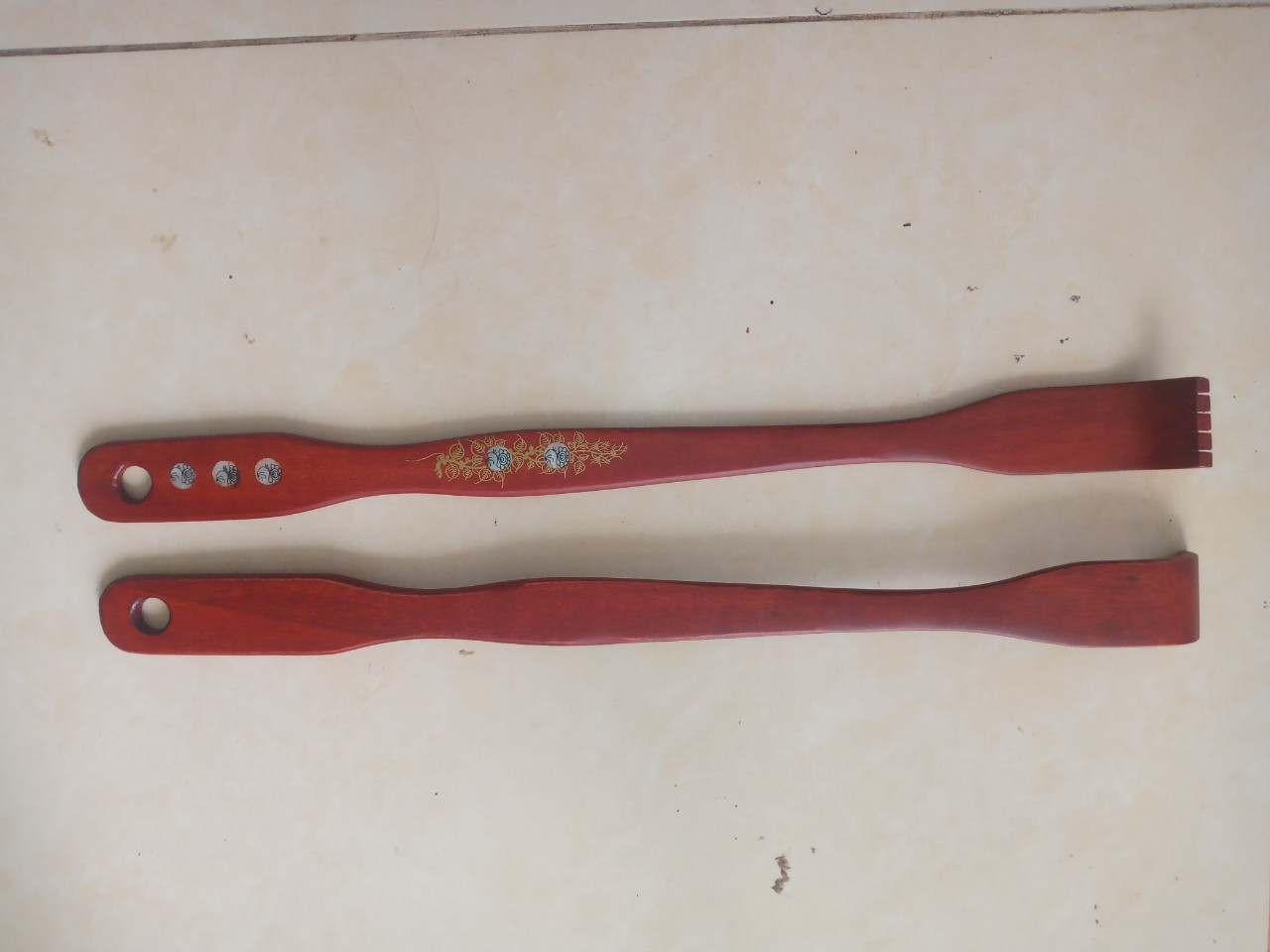 Gãi lưng gỗ khảm trai- DAICAT -KT 48,5 X 4 X2 X0.8 CM Massage cơ thể danh cho mọi người