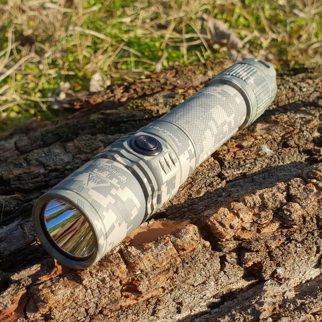 Đèn pin Fenix PD35 V2.0 Digital Camo - 1000 lumens