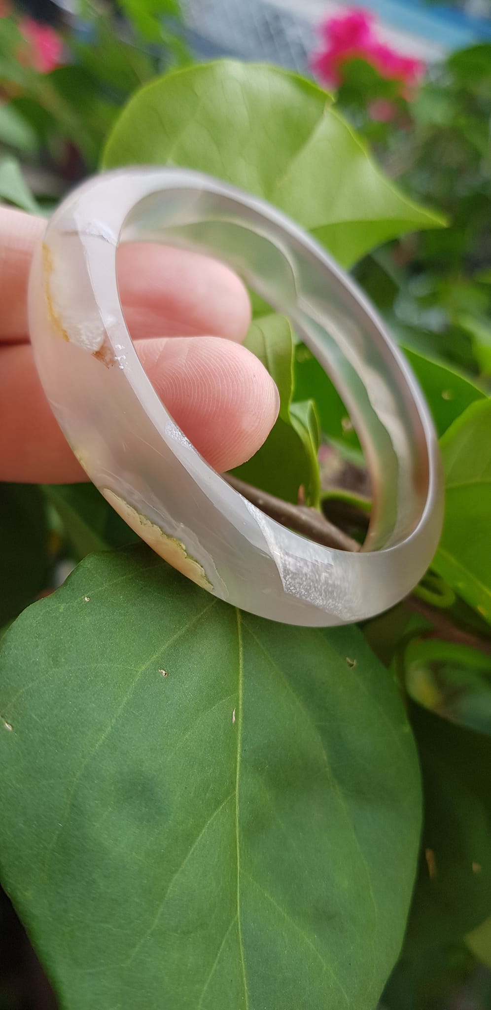 Vòng tay phong thuỷ Nữ Bản Hẹ Đá Mã Não Trắng trong vân hoa đẹp Vòng màu trắng trong Ni 50mm x Cao 12mm x dầy 6,5mm Hợp nữ mệnh kim mệnh Thủy ạ