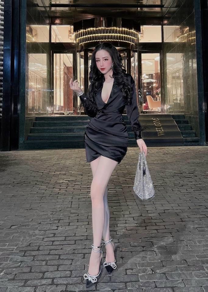 Sét áo sơmi tay phối lông vũ + chân váy nhún đắp chéo