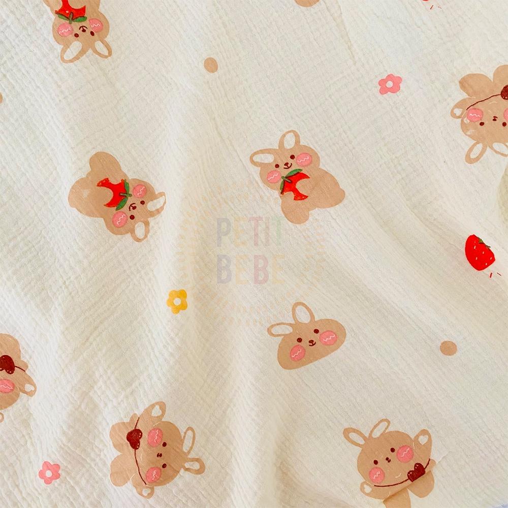 Bộ 4 tấm quây cũi cho bé PETIT BEBE vải muslin họa tiết thỏ dâu êm ái an toàn