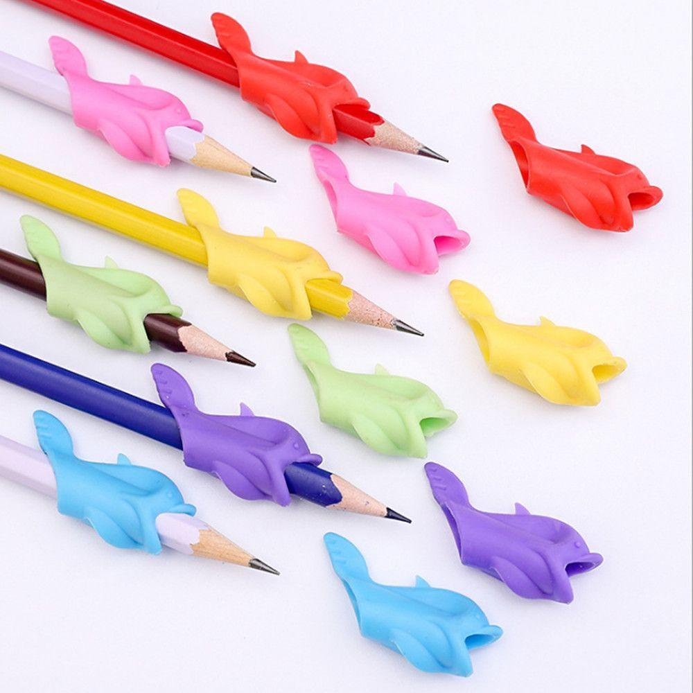 Combo 5 Dụng cụ tập viết, đệm tay định vị cầm bút giúp tay không bị mỏi cho các bé hình cá heo