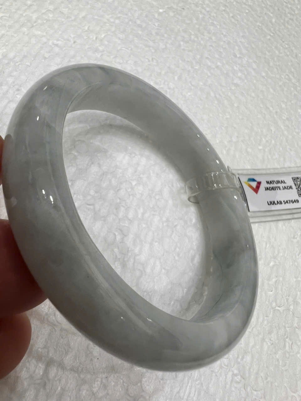 Vòng Cẩm Thạch Tự Nhiên Bản Hẹ Type A Ni 55mm Cao 12mm Dầy 8mm Kiểm Định Liulab 547649 Màu Trắng Bông Bông bóng sang đẹp xinh xắn các Chị mệnh Kim mệnh Thủy 53kg - 58kg đeo tay sang sịn ạ