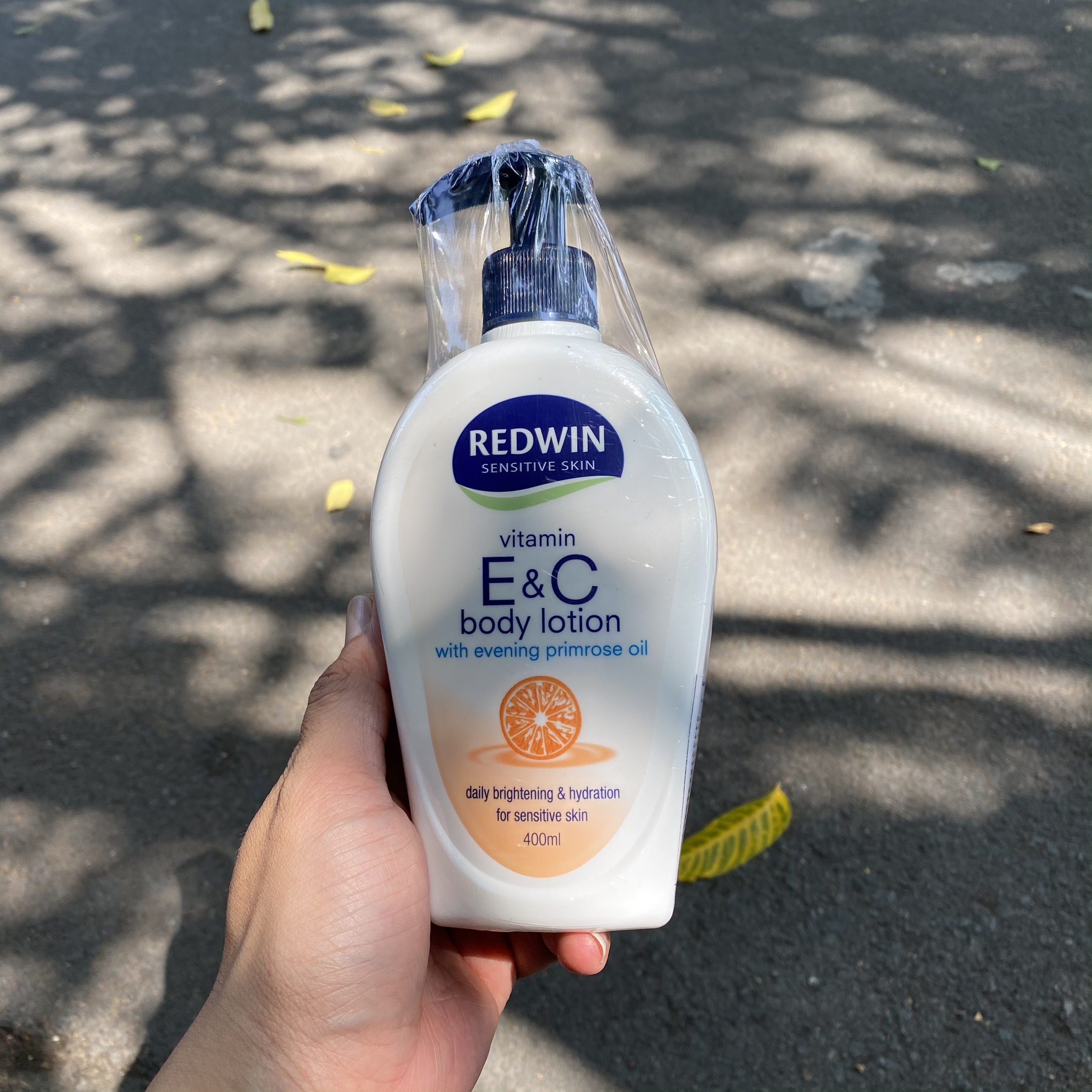 Kem dưỡng trắng Redwin Body Lotion Vitamin E C With EPO 400ml - cấp và khóa ẩm, trắng da