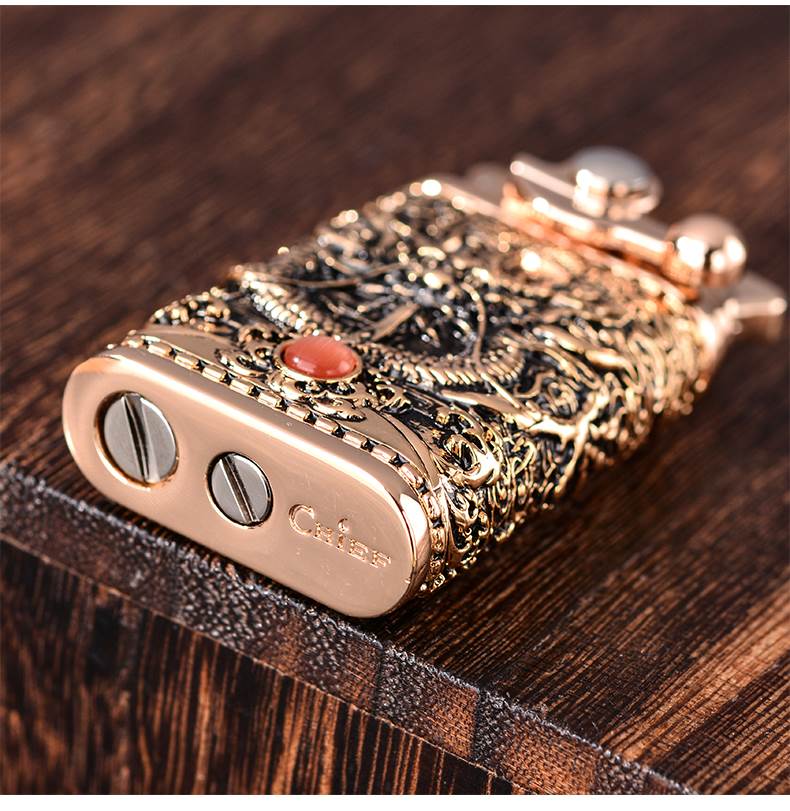 Vỏ Hột Quẹt Bật Lửa Xăng Đá Chief CF018-50 Khắc Hoa Văn Họa Tiết 3D Nổi, Đánh Đá Nhân Tạo Cao Cấp Đẹp Độc Lạ ( Màu Ngẫu Nhiên)